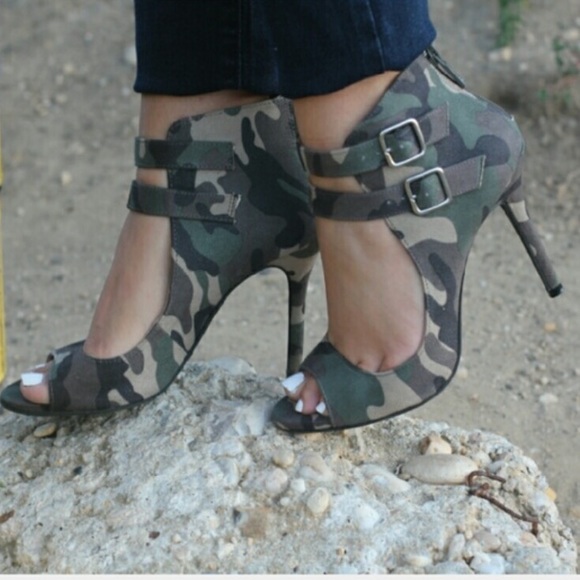 Christian Siriano Shoes - Christian Siriano Camouflage Open Toe Heels SZ 7.5